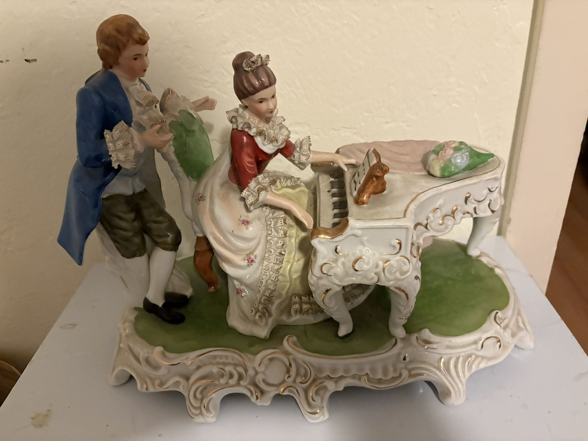 Vintage Antique German Piano Visit > Figurine