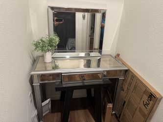 Glass Mirror Vanity Set