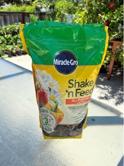 8 LB Miracle Gro Shake 'n Feed 12-4-8 All-purpose Food