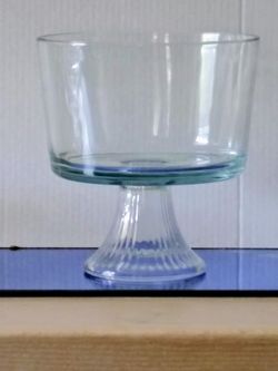 ANCHOR HOCKING 2 Quart Trifle Bowl
