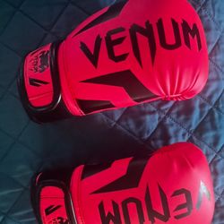 Kids Venum Boxing Gloves, Head gear (black) and Shin Guards - Pink Size M