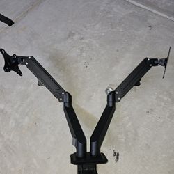 Articulating Dual Monitor Mount