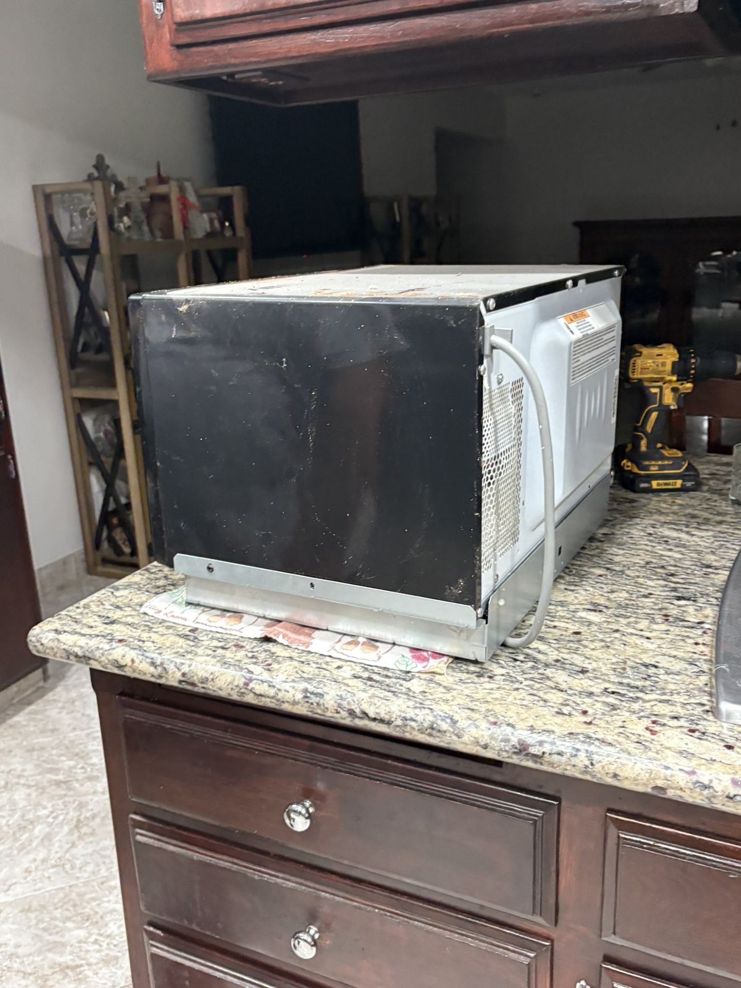 FREE MICROWAVE - GRATIS