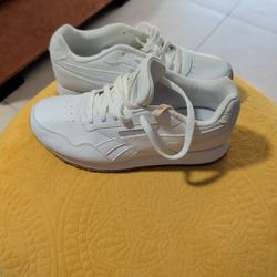 Reebok Women Size 8.5  Like New