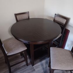 Round Dining Table 