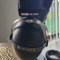 Pioner Headphonesse305 Brand New,