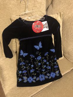 New girls size 4 beautiful dress