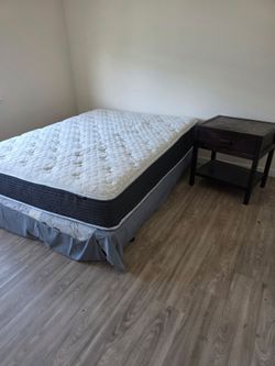 Queen Mattress with Box Spring (like new)