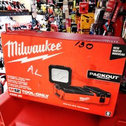 MILWAUKEE M12 PACKOUT Flood Light W/USB-Charging. Tool Only