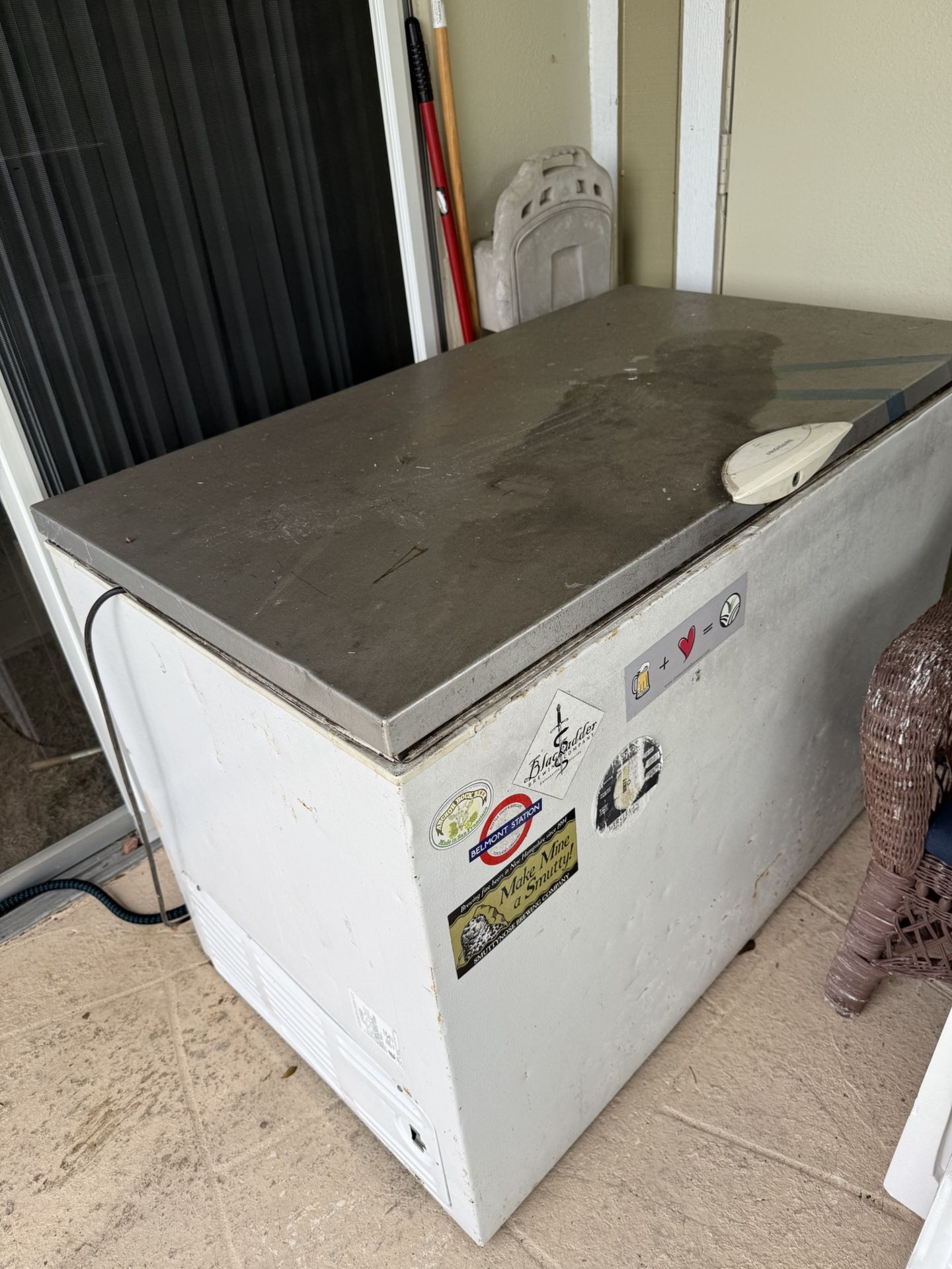 Free Refrigerator. 35x48x28