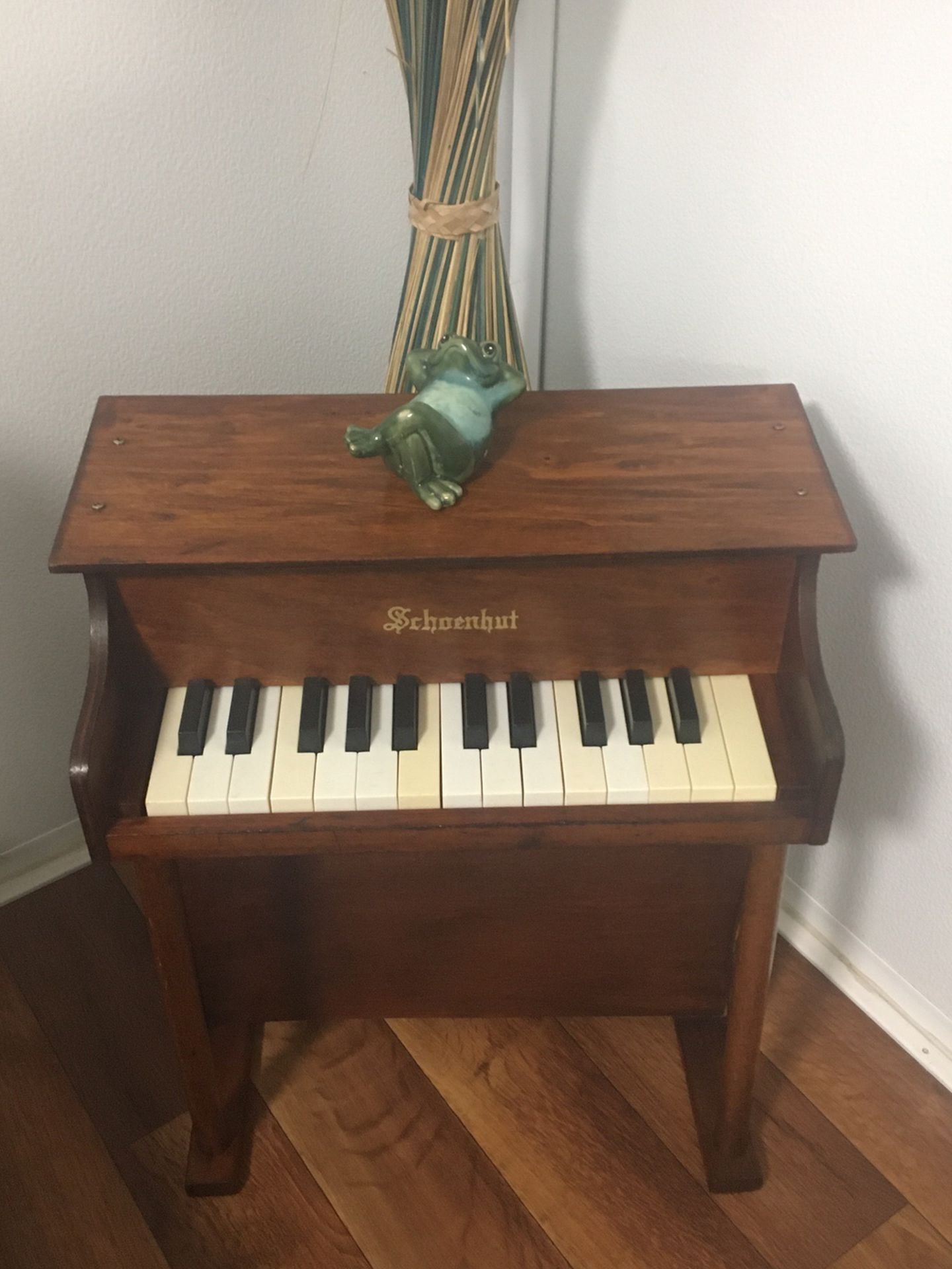 Baby Grand Piano Schoenhut