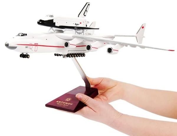 1:200 An-225 Carrying Spaceshuttle