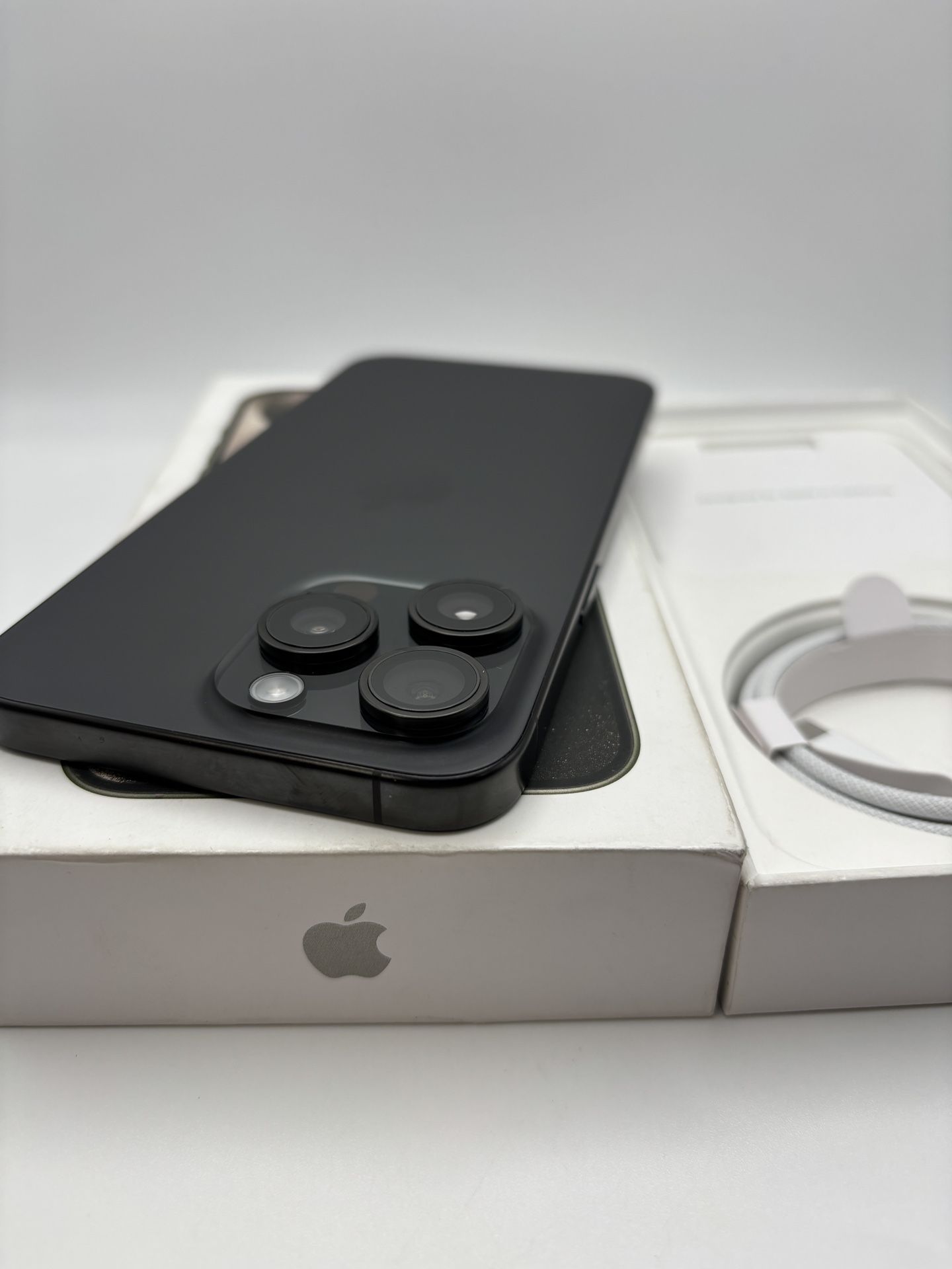 iPhone 15 pro max 256gb unlocked for any carrier battery health 90% iPhone is a brand new condition +++++Spanish+++++ iPhone 15 pro max 256gb desbloqu