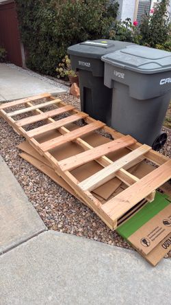 FREE Wood Pallet