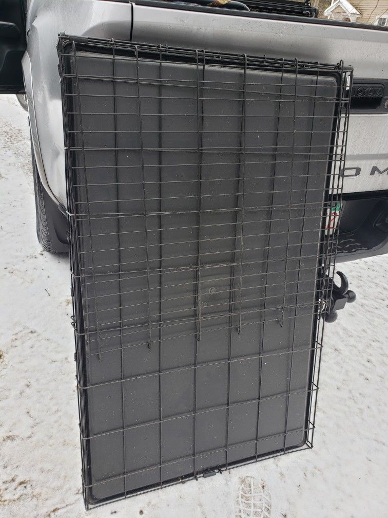 Large dog crate with pan