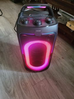 Samsung sound Tower portable party speaker with built in battery-black