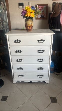 Vintage Lullabye 5-Drawer Dresser – Charming