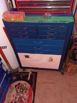 Tool chest with drawers