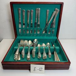 Vintage Tradition Stainless Steel Flatware Set 70 Pc w/ Wooden Chest E-12