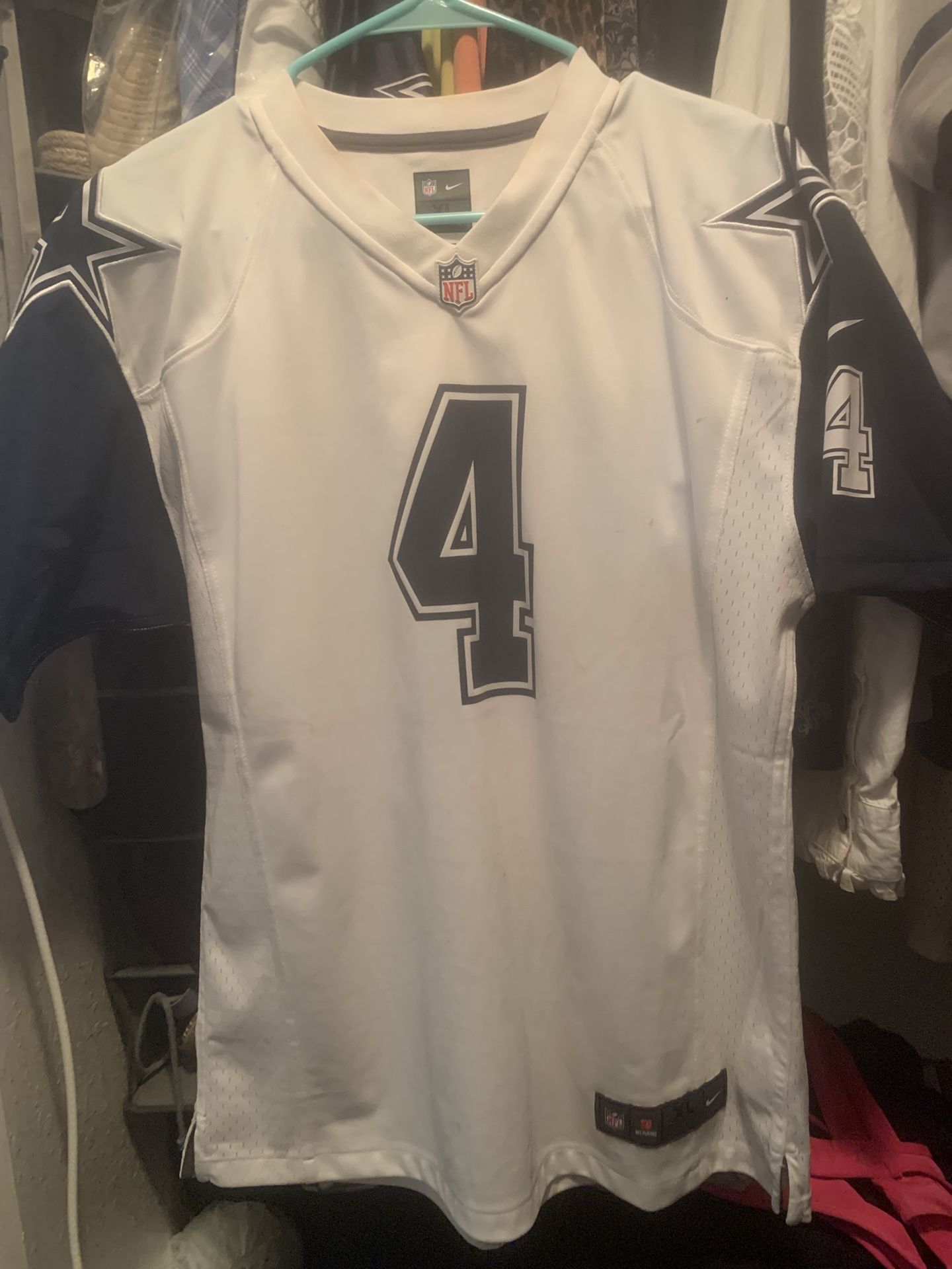 Women’s Cowboy Jerseys..worn 1time..Prescott Med And Vander  Esch XL & Parson Pillow…all For $120