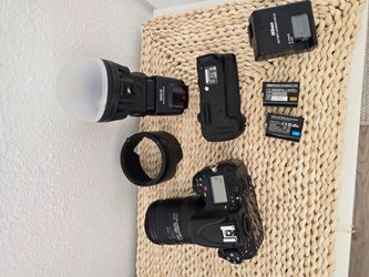 Nikon D800 + Nikon 28-300mm VR Lens – Complete Bundle