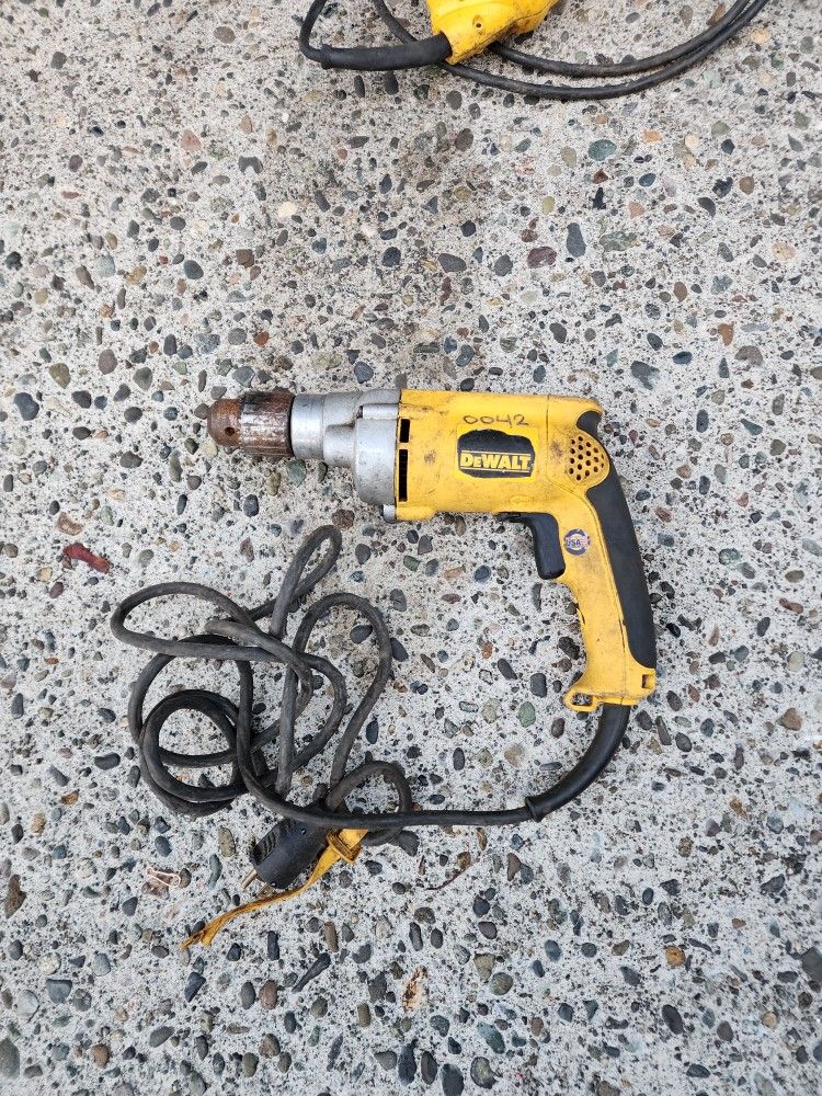 Dewalt 1/2” vsr electric drill