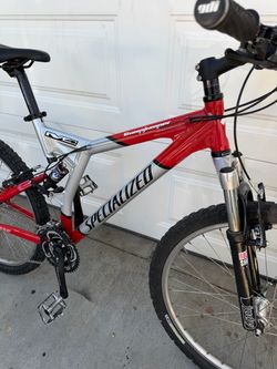 Specialized full suspension mountain bike 26”