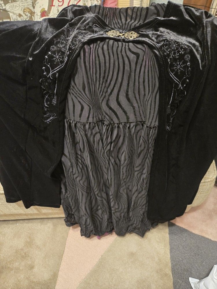 Wicked Elphaba Dress Black Flocked w/ Cape Removable Midi Length Mesh Overlay Xl