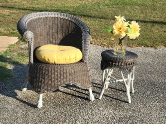 SUPER CUTE REAL WICKER PORCH/PATIO SET