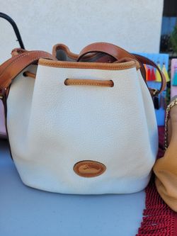 90s Dooney and Bourke Drawstring Bag / Bucket Bag / Leather Shoulder Bag / Vintage D&B / Taupe and Brown Purse