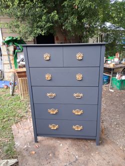 5 drew dresser chess 4f2in tall)3f long)18 wdy