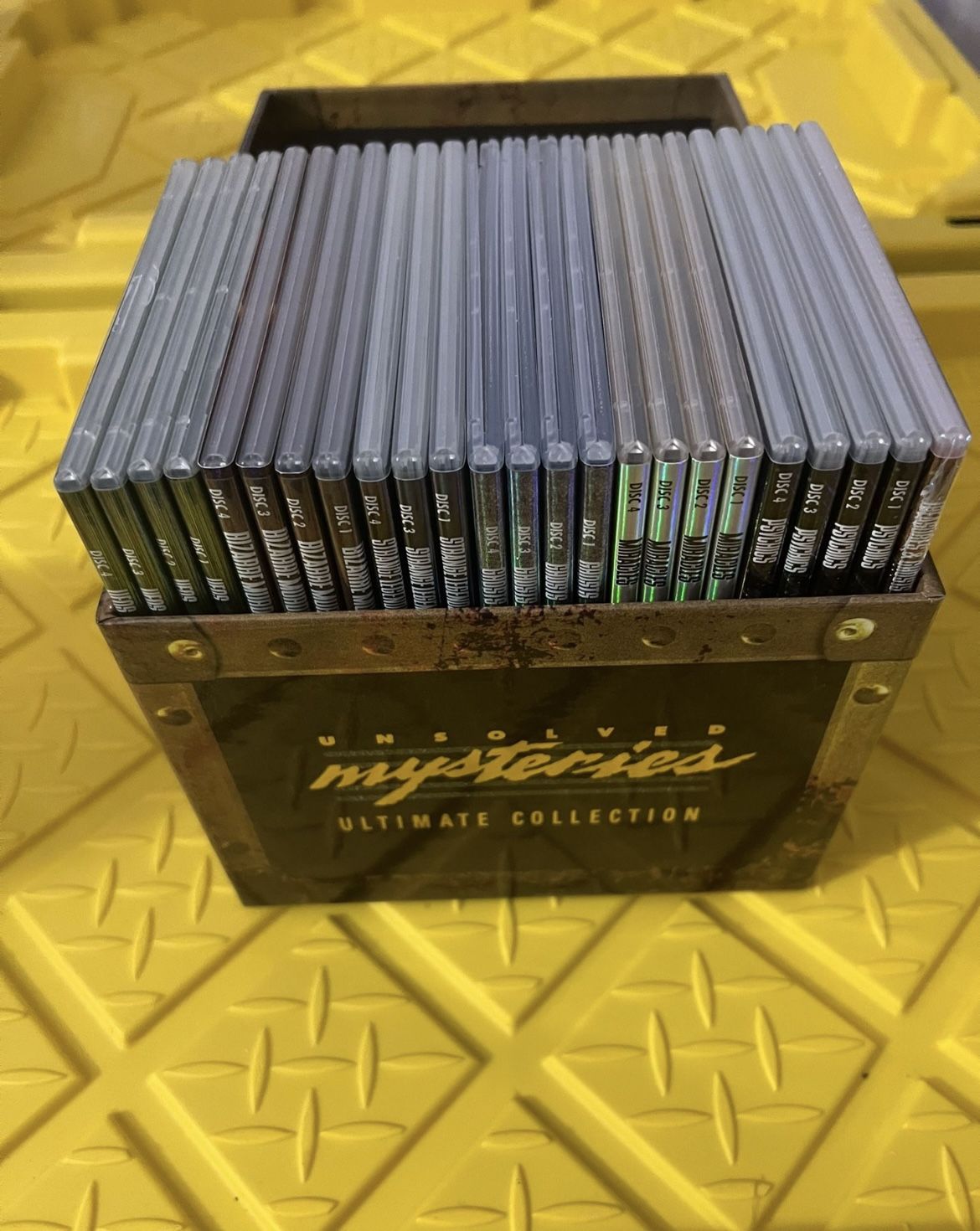 Unsolved Mysteries: The Ultimate Collection (DVD 25 Disc Set)