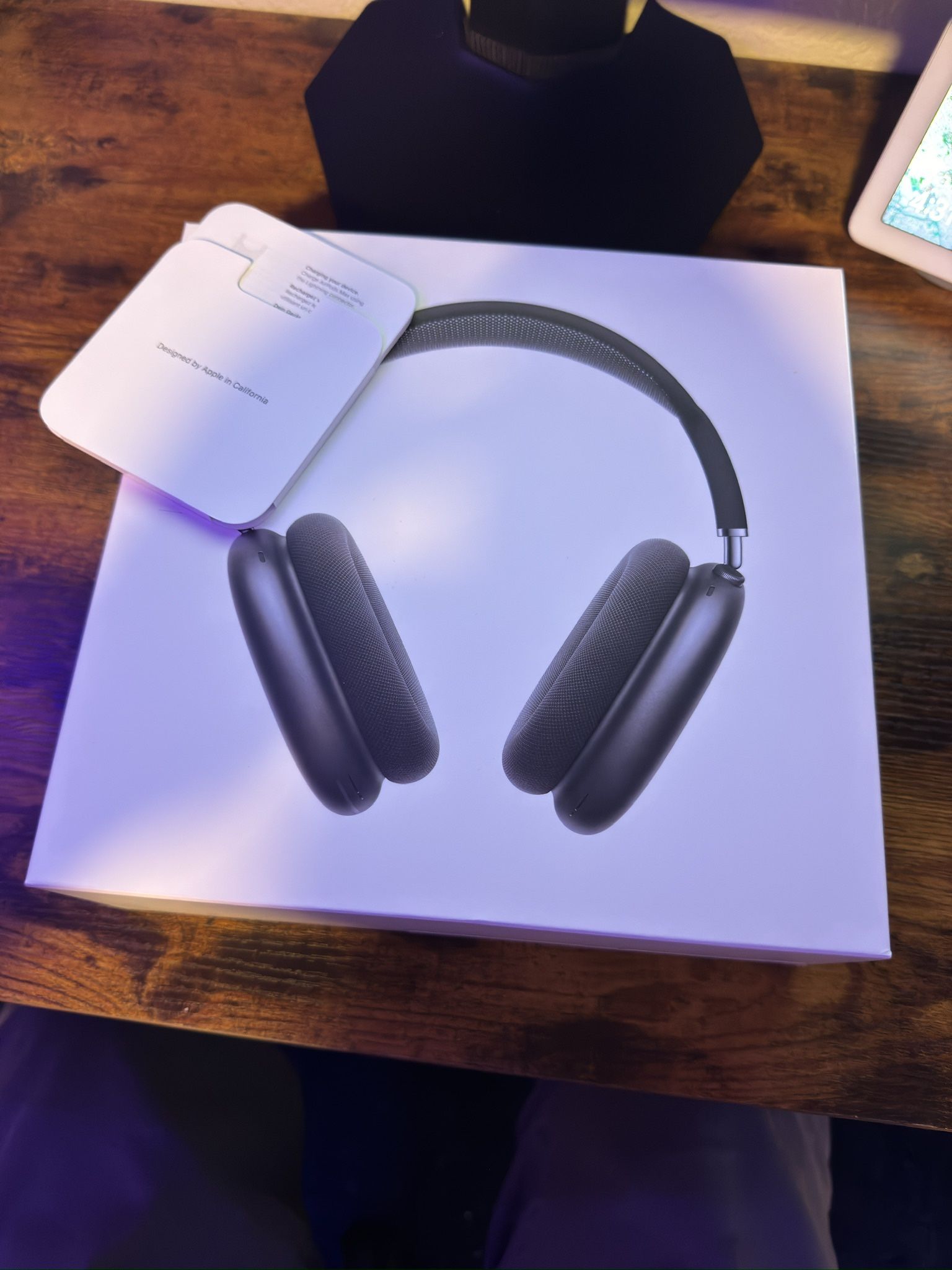 Space grey AirPod Max