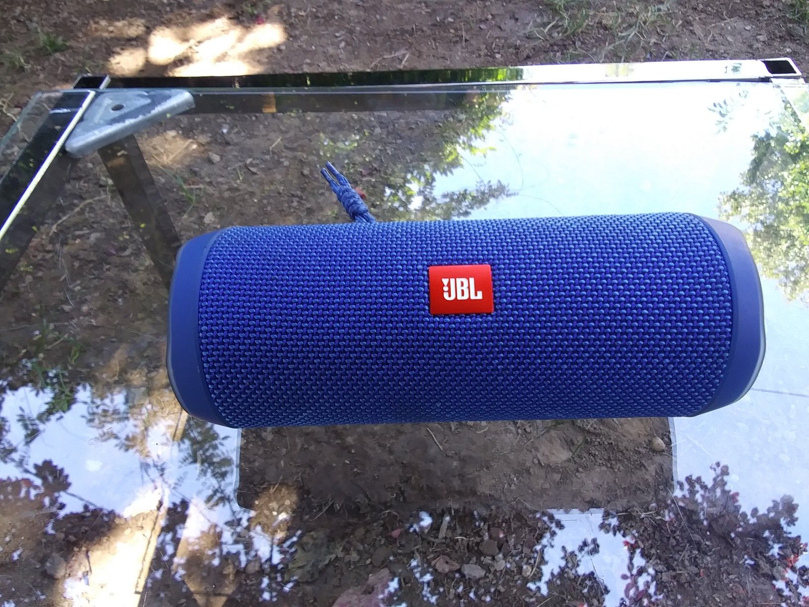 JBL Flip 4 portable Bluetooth speaker