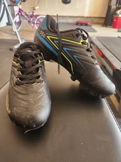 Kids soccer cleats