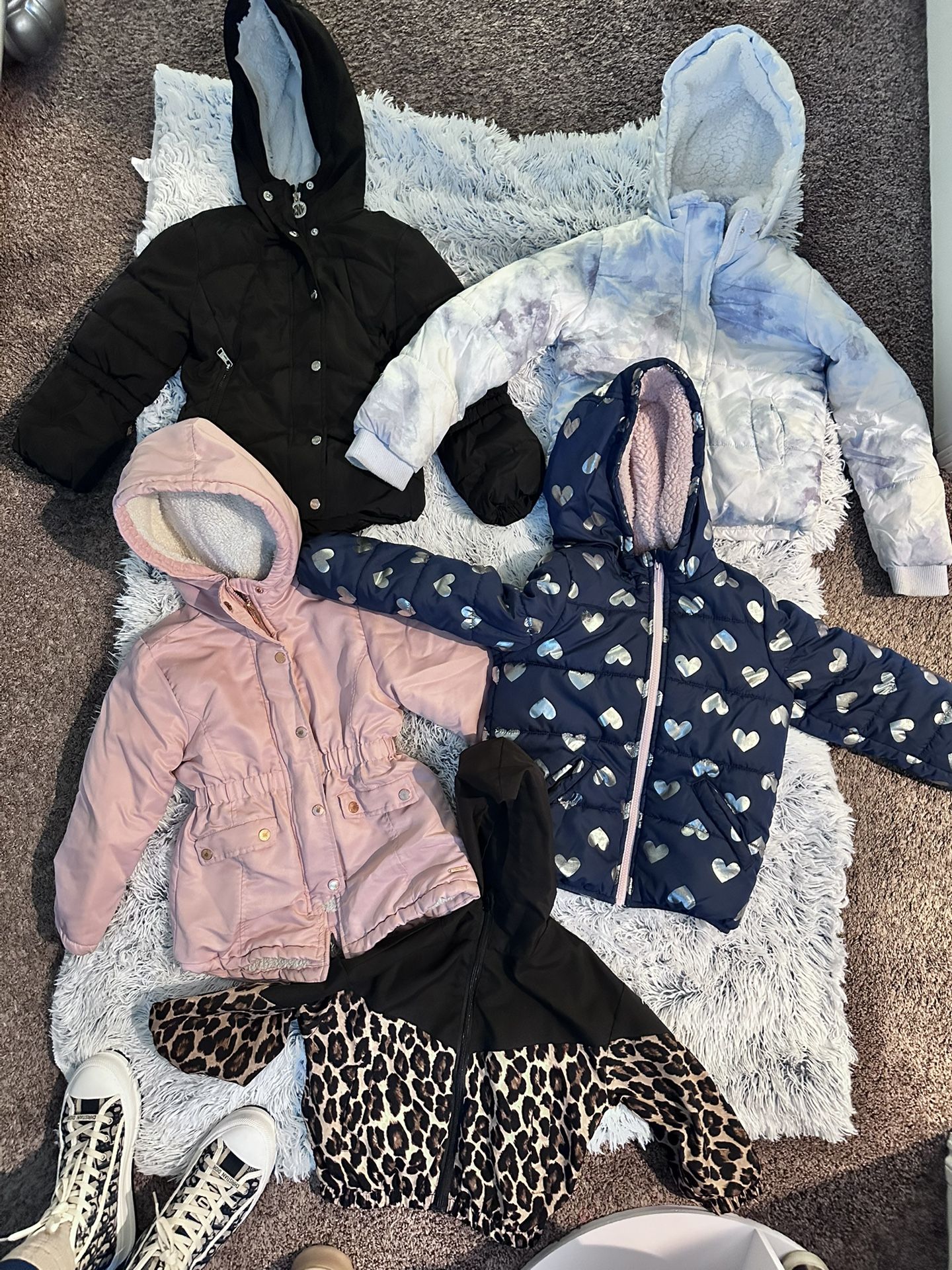 Fall/winter clothes for girls size 5/6 ( puffer jackets, snow overalls , jeans )