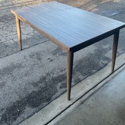 SOLID WOOD DINING ROOM TABLE 