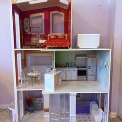 Rainbow High Doll House With Dolls 