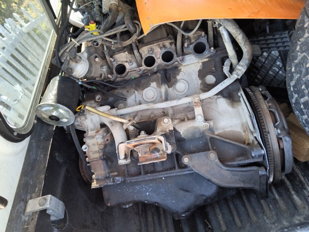 Mazda B2600i Engine And Parts