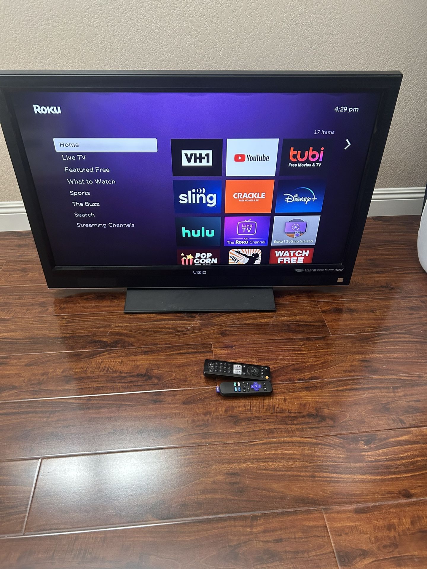 Vizio 43 Inch Tv With Remote And Roku Stick Works Great