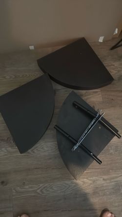 3 Corner Shelves