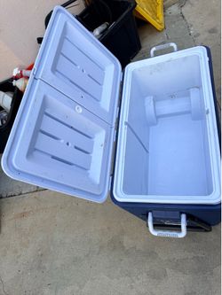 Rubbermaid 75 Qt. Blue Wheeled