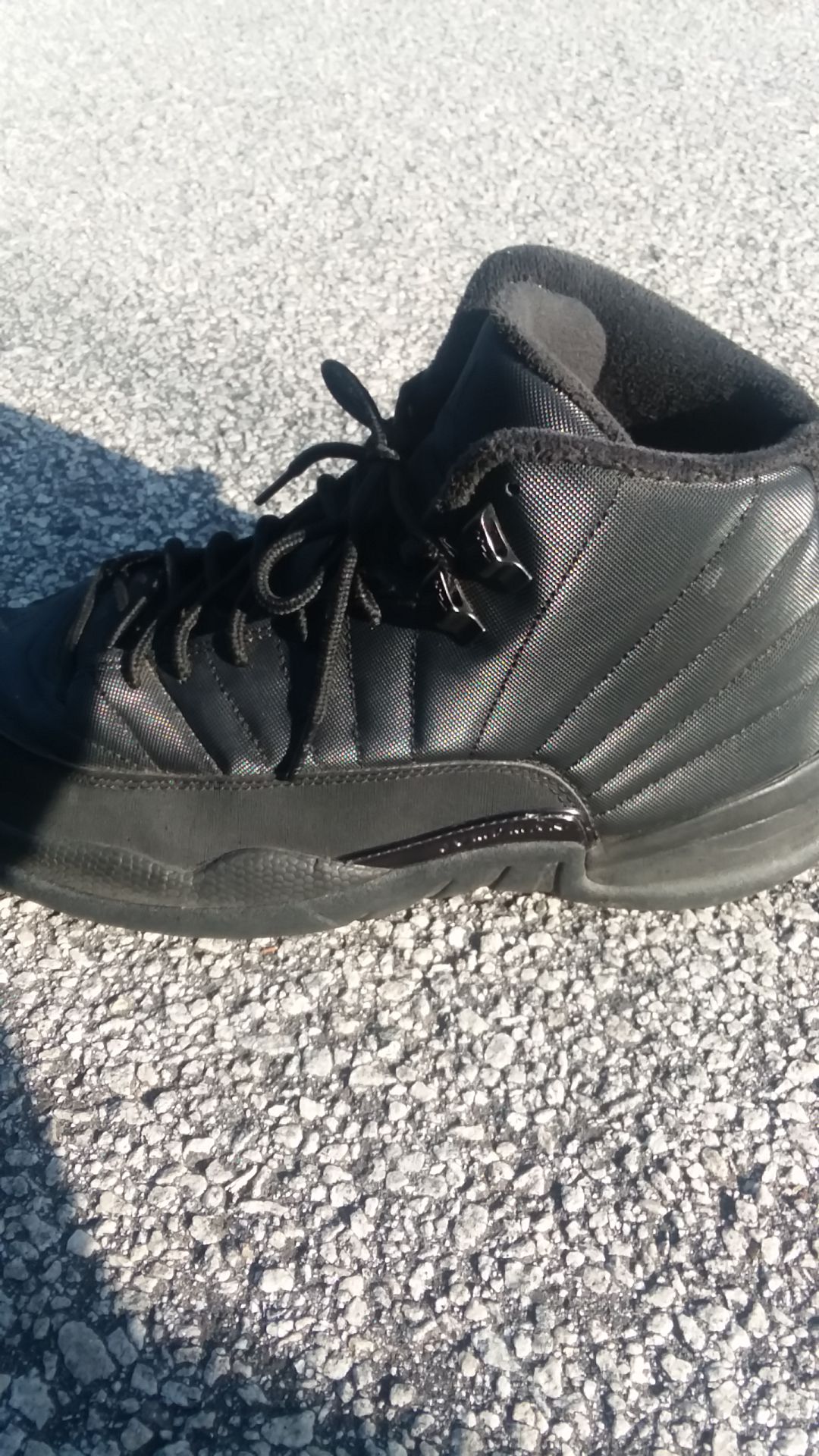 Air Jordan 12 Retro Winterized GS 'Triple Black size 12 used and another pair of retros for 40$ size 7
