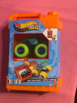 Hot Wheels Monster Trucks Fuel N Go Playset