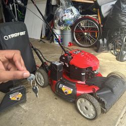 Troy Bilt 190cc 21” Self-Propelled gas push mower - Starts quick and Runs good (has Electric Start)