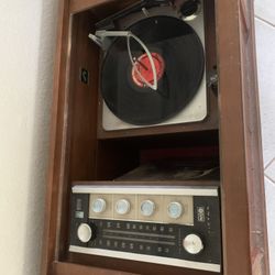 Antique Record Player ! Works Great ! Plays Record Great 