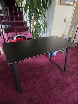 Desk table