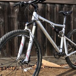 Santa Cruz Blur XC Medium 26” Full Suspension Mountain Bike MTB FREE TUNEUP Cannondale. Specialized. Giant. Trek. Cannondale. Scott. Kona. GT. Salsa.