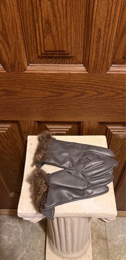 Classy/Stylish Ladies Rabbit Fur Trimmed Gloves