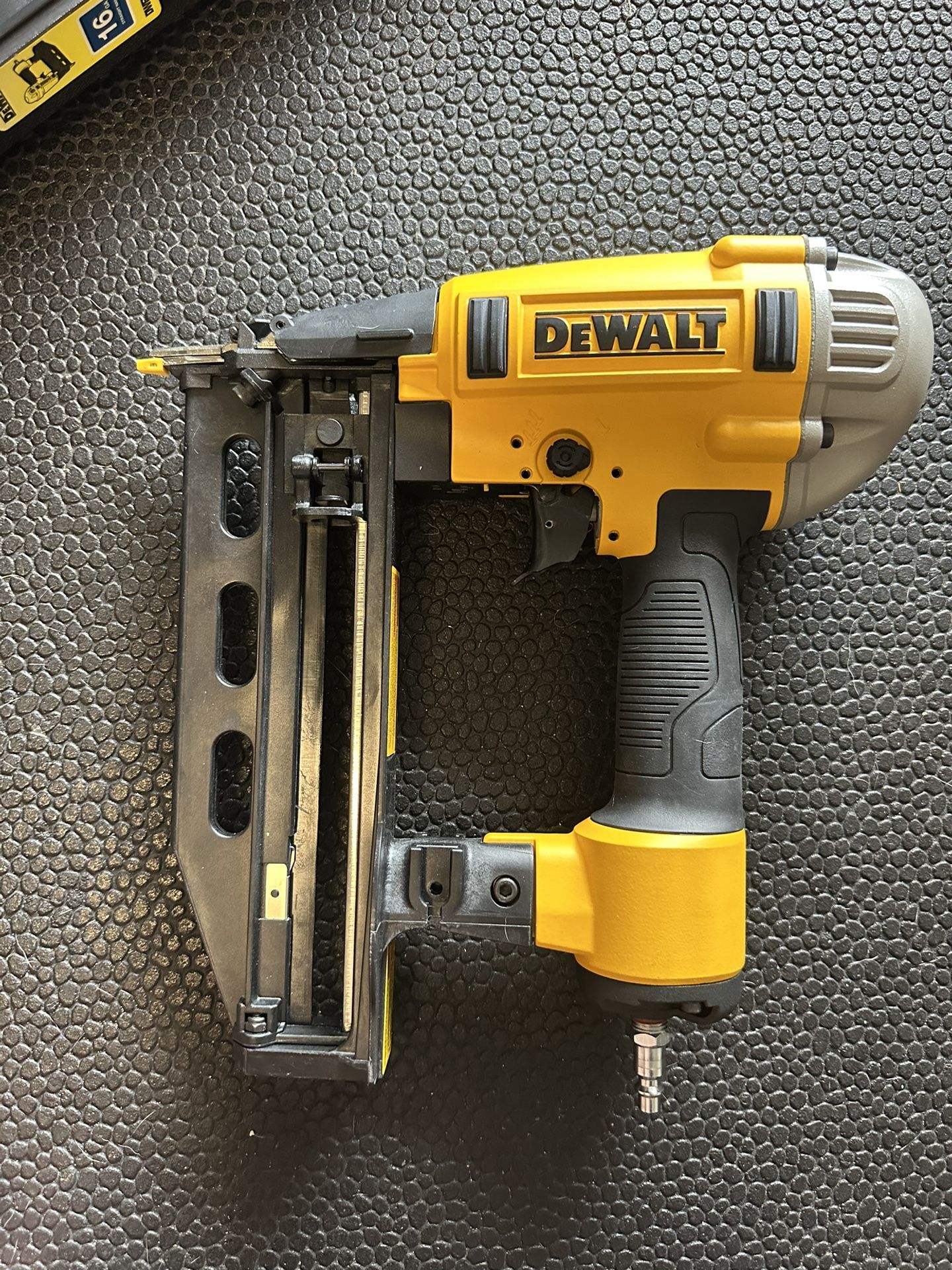 DeWalt 16 Gauge Finish Nailer